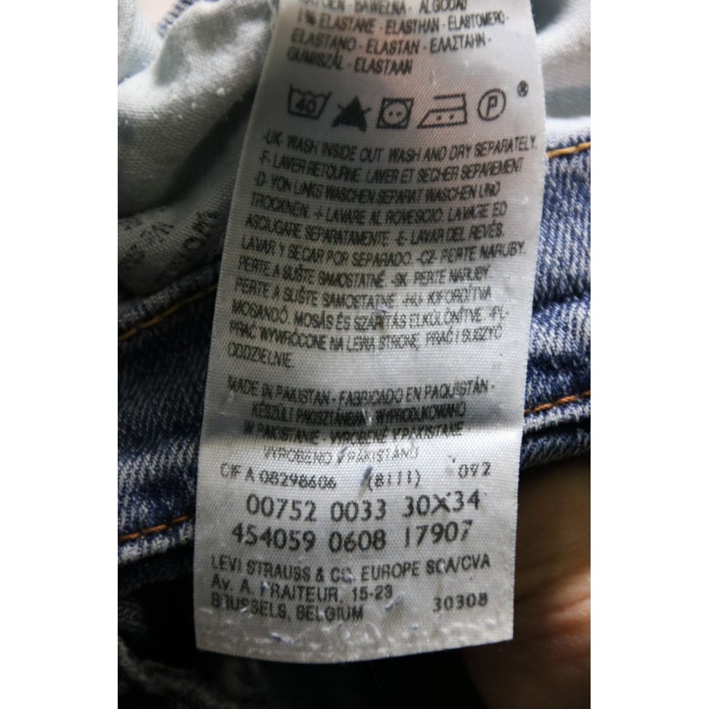 levi slim fit jeans